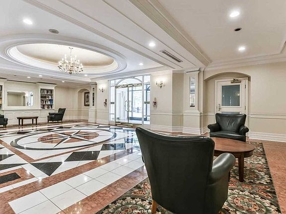 4th image of 887 Bay St #1111