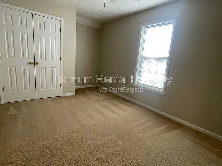 475 Ellesmere Way — Photo 33