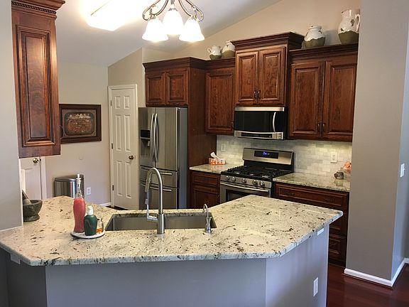 4th image of 47290 Bayview Ct
