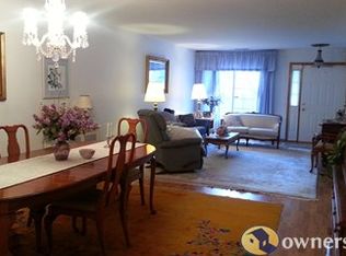 29W711 Waverly Ave, Warrenville, IL 60555