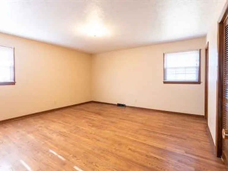 3123 S Glenhaven Ave — Photo 4