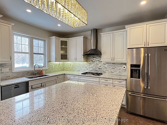 3rd image of 2 Forest Grove Ln