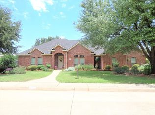 108 Country Ridge Ct, Red Oak, TX 75154