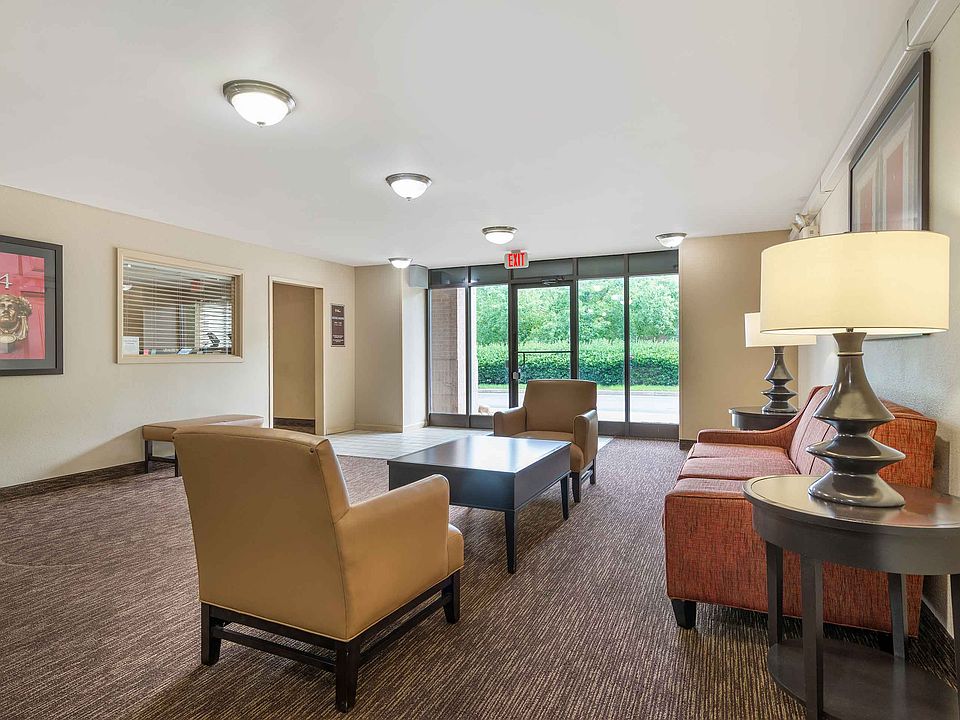 Lobby and Guest Check-in