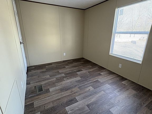 3rd image of 9 Amos Valley Dr