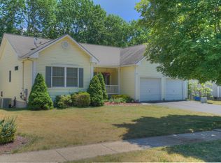 102 Heather Glen Ln, Groton, CT 06355