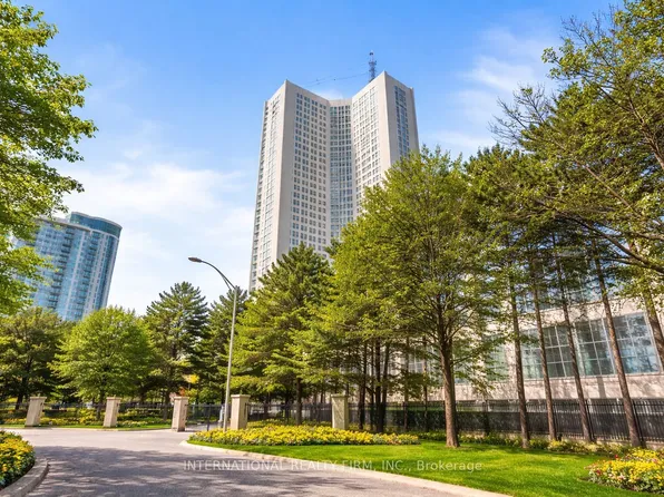 3650 Kaneff Cres #2201, Mississauga, ON L5A 4A1