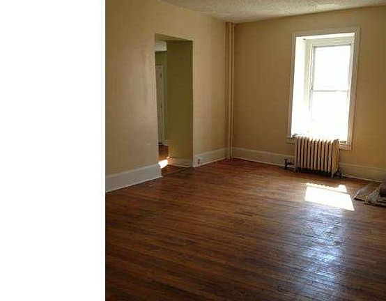 3rd image of 125 Krams Ave