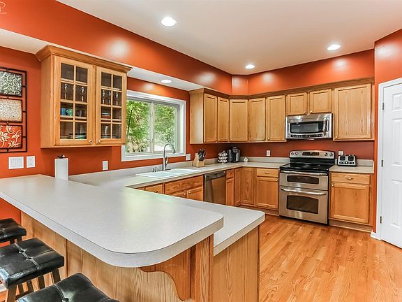 3rd image of 7385 Majestic Wood Dr