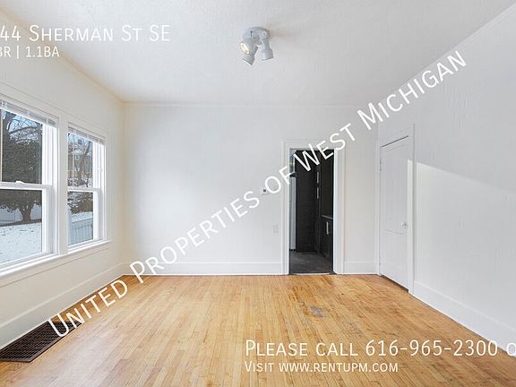 3rd image of 944 Sherman St SE