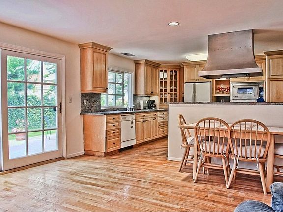 3rd image of 7927 Winsford Ave