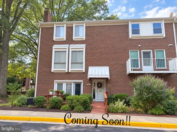 3674 Persimmon Cir, Fairfax, VA 22031