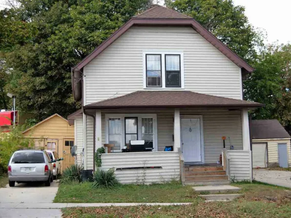 938 S 19th St, Manitowoc, WI 54220