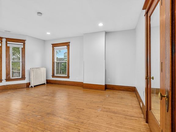 5th image of 517 Livingston Ave NE APT 2
