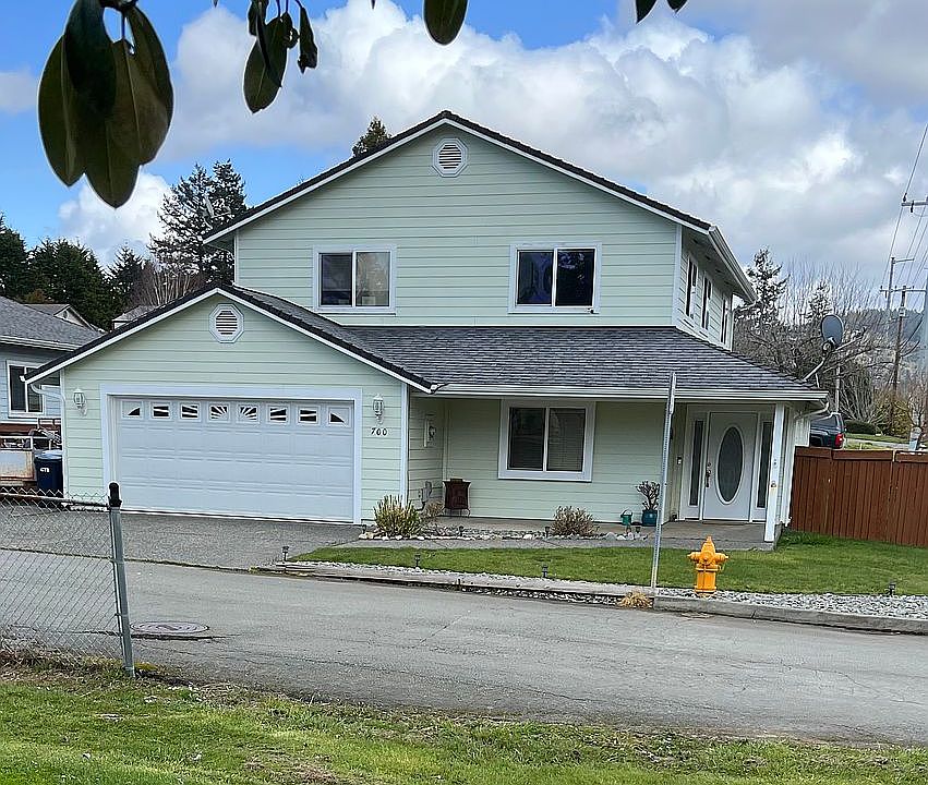 2nd image of 720 Clair Ln