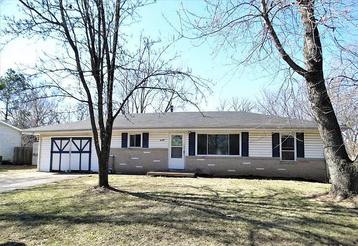 3133 Phils Dr photo 1
