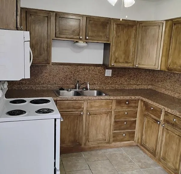 2621 N Pine St #6 — Photo 3
