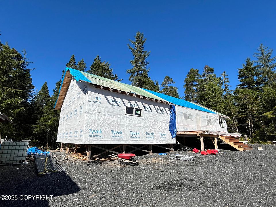 1st image of 8 Rose Ln E