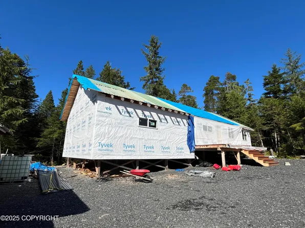 8 Rose Ln E, Petersburg, AK 99833