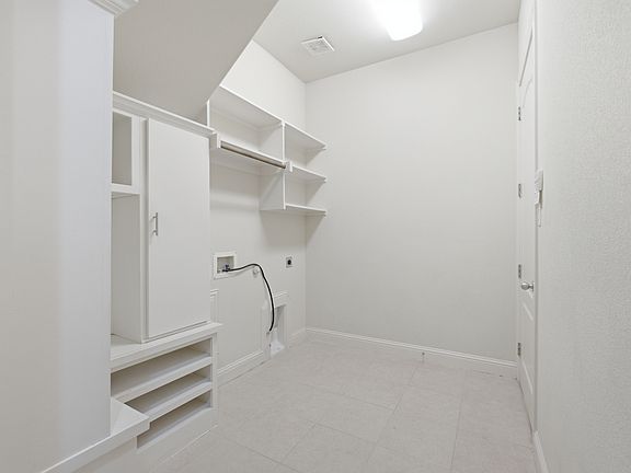 4th image of 328 Anna Ave