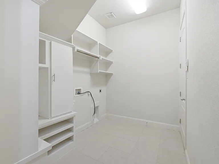 328 Anna Ave — Photo 4