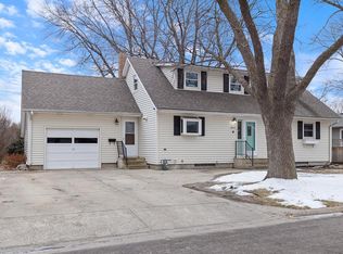 902 Willow Ave, Marshall, MN 56258