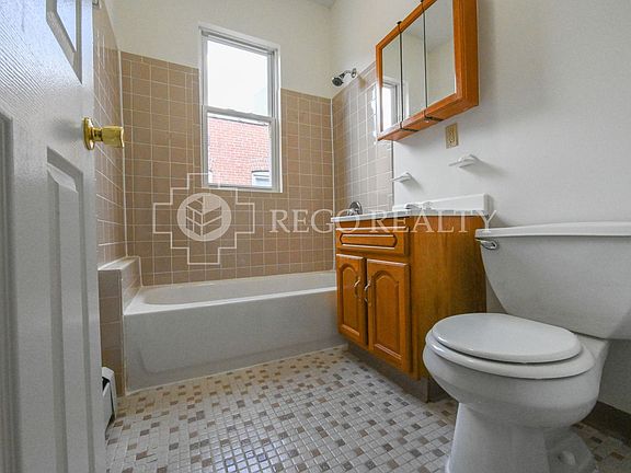 4th image of 277 Buckingham St APT 303