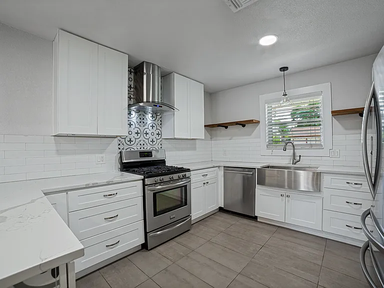 612 Booth Dr — Photo 15