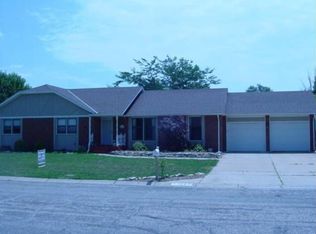 708 Colonial Pl, Salina, KS 67401