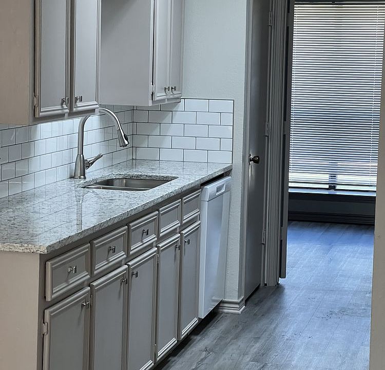 1st image of 708 Royal Crest Dr
