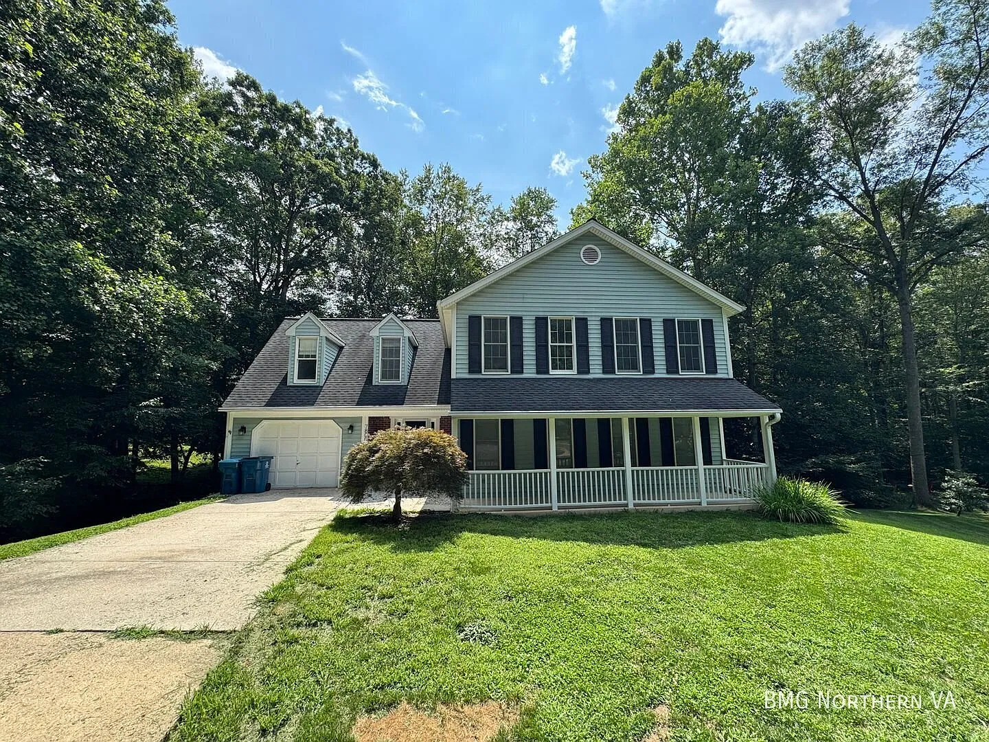Stunning 4 Bed 3.5 Bath Home With Deck And Patio In Desired Middle Valley — Photo 1