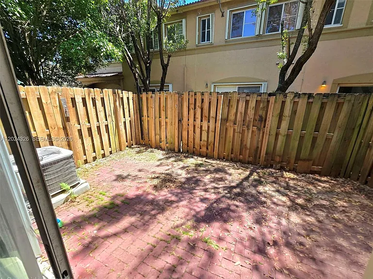10778 NW 84th St #427 — Photo 14
