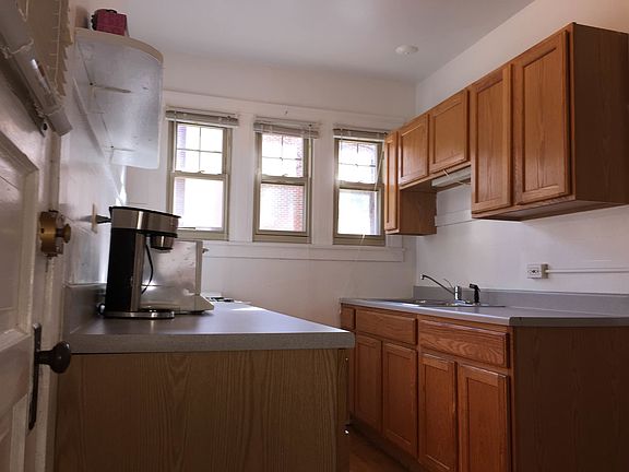 3rd image of 2527 Eastwood Ave APT 5A