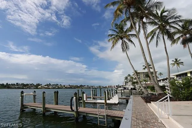 2850 Gulf Shore Blvd N #102