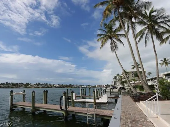 2850 Gulf Shore Blvd N APT 102, Naples, FL 34103