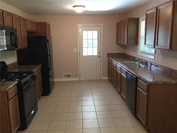 2nd image of 2212 Terry Ln