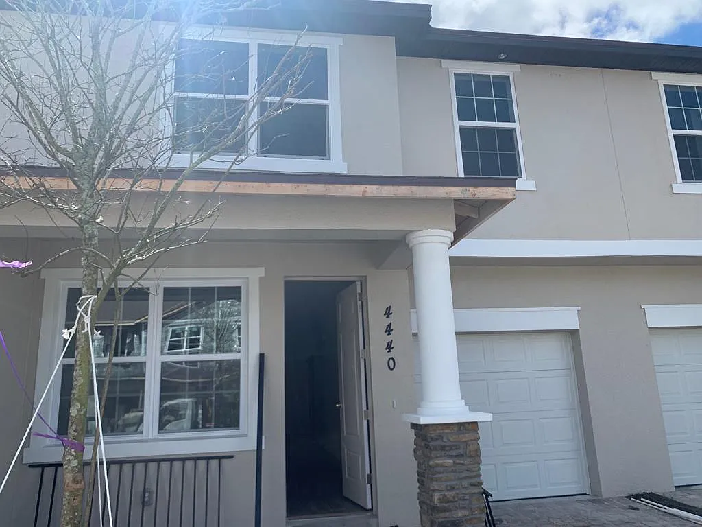 4 bed, 2.5 bath, 1650 sqft, $2,395 — Photo 2
