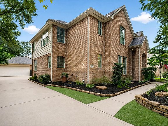 2nd image of 30 Murmuring Creek Pl