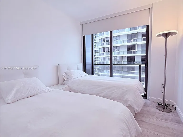 55 SW 9th St #4003 — Photo 8