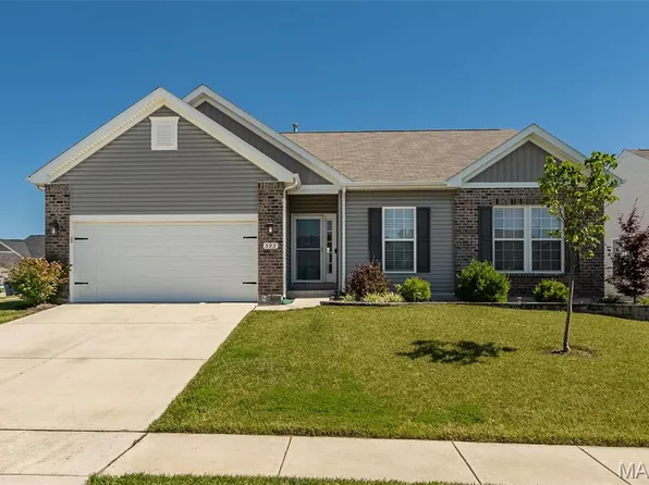 393 Victory Height Dr, Wentzville, MO 63385