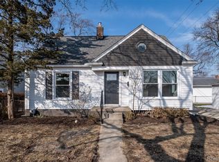 1560 Cambridge Rd, Berkley, MI 48072