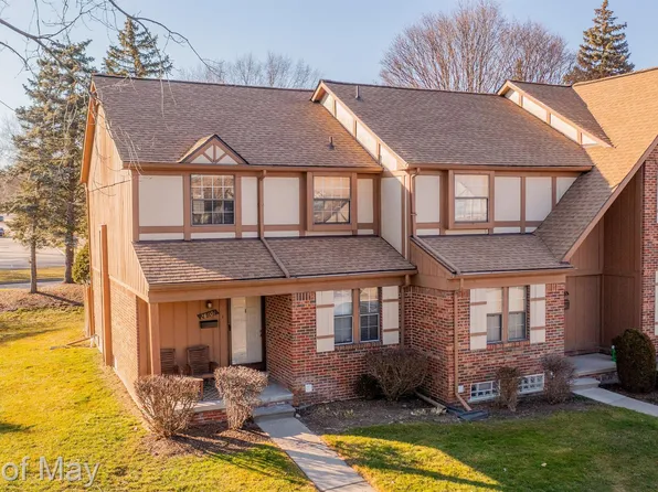 28601 Regent Ct N, Southfield, MI 48076