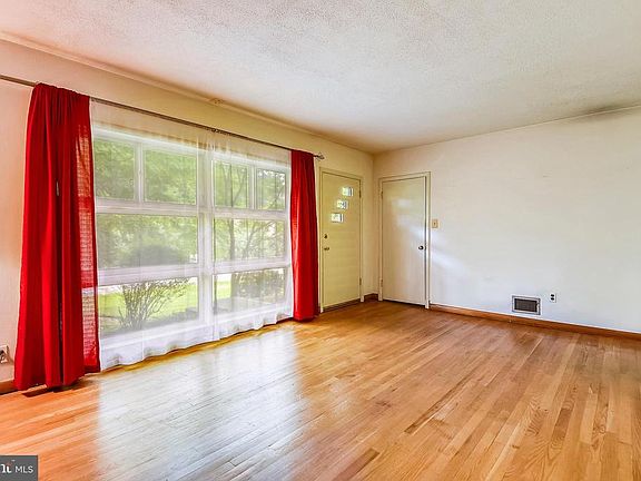3rd image of 80 Bay Park Way