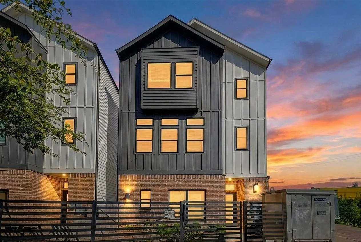 3 bed, 3.5 bath, 2350 sqft, $2,750 — Photo 1