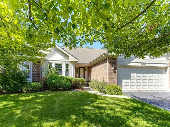 17636 W Westwind Dr, Gurnee, IL 60031