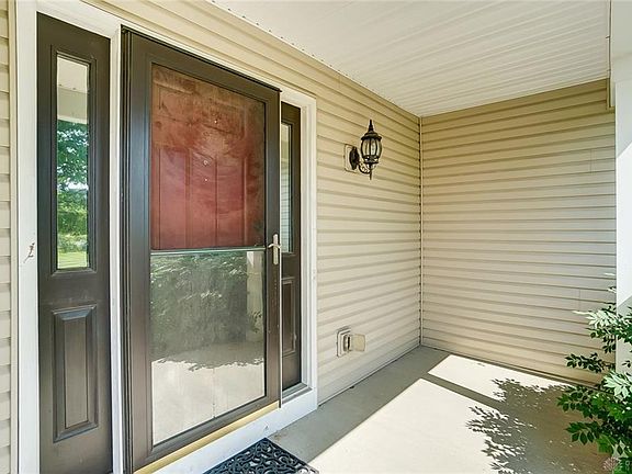 4th image of 923 Grandstone Ct