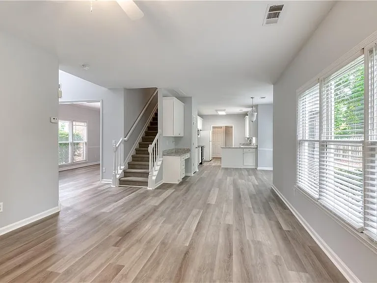 355 Lamme Chase — Photo 9