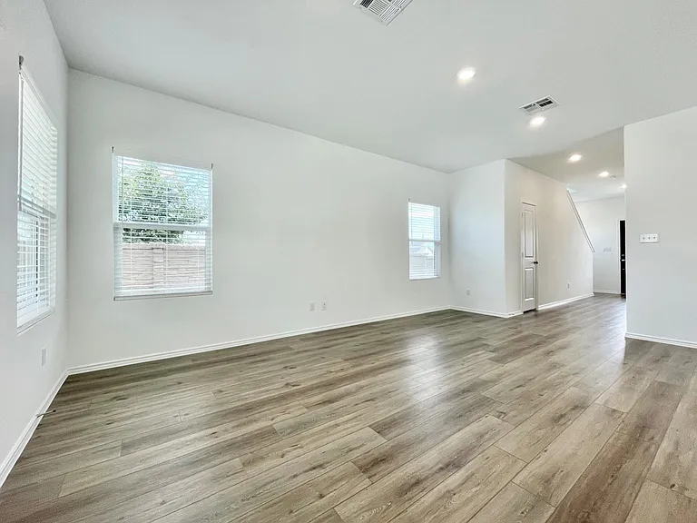 1517 Cobblecrest Ln — Photo 7