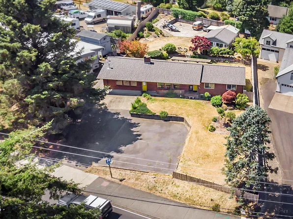 3449 NE West Devils Lake Rd, Lincoln City, OR 97367
