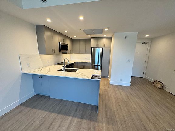 5th image of 258 Helmcken Rd #403